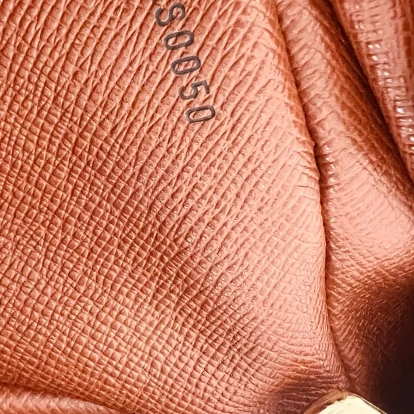 Authentic Louis Vuitton Monogram Bolougne 30 - Picture 4 of 16